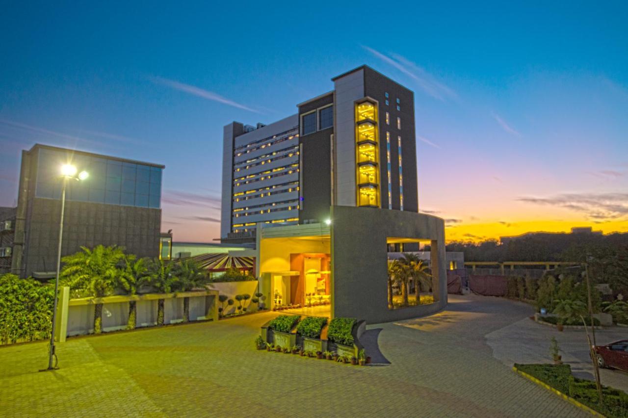 Hotel Kasturi Orchid Pāl Zewnętrze zdjęcie
