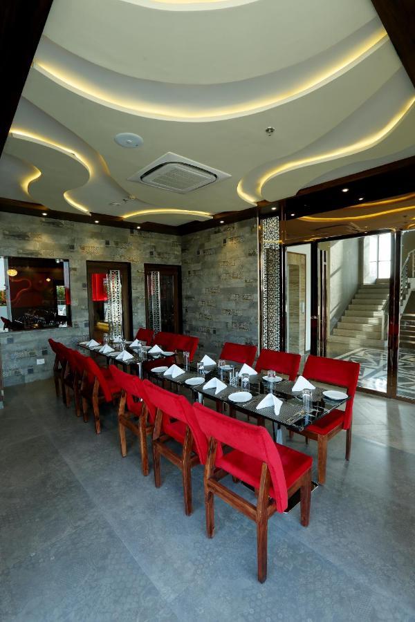 Hotel Kasturi Orchid Pāl Zewnętrze zdjęcie